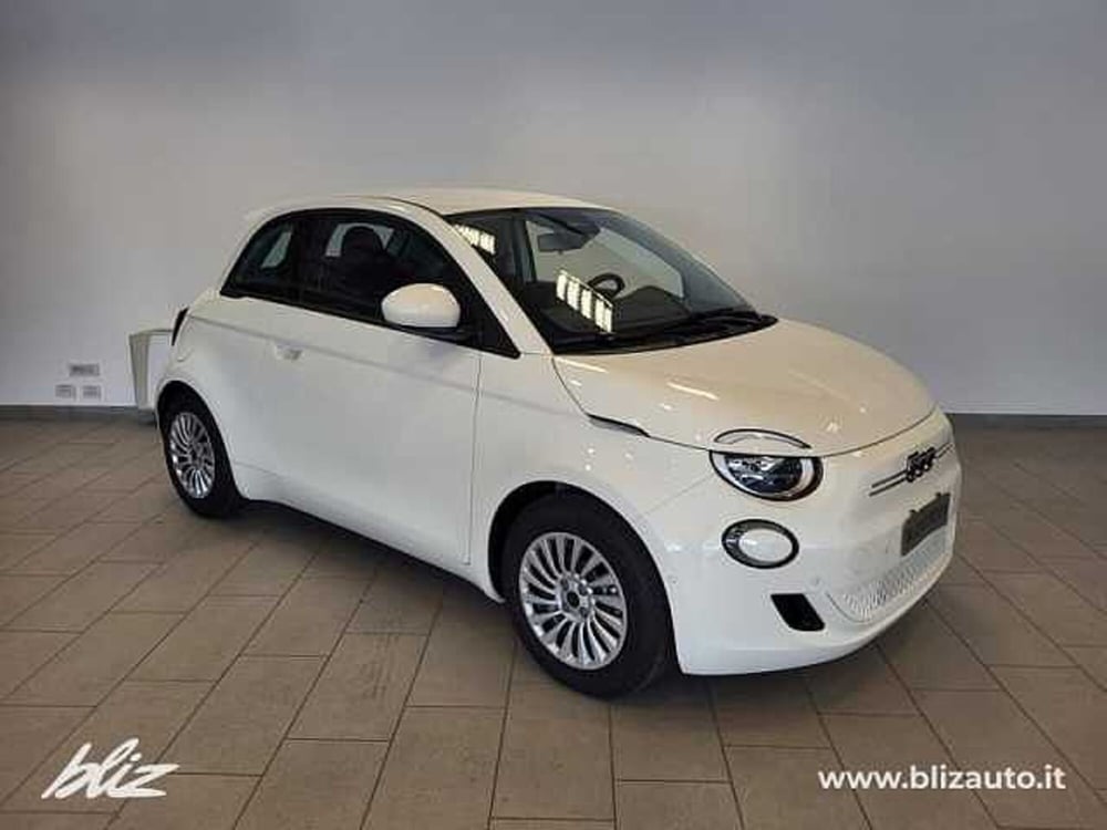 Fiat 500e nuova a Udine (7)