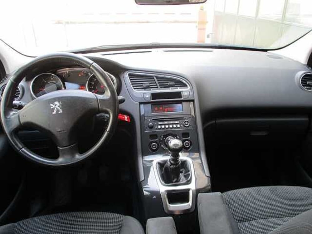 Peugeot 5008 usata a Roma (7)