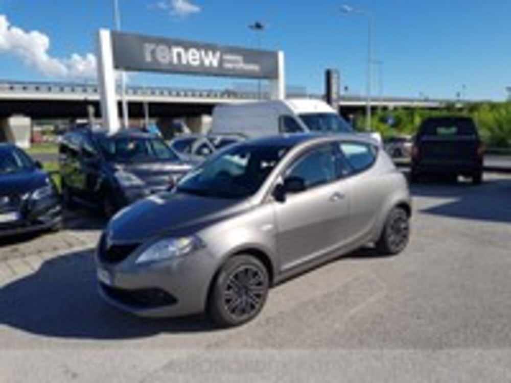 Lancia Ypsilon usata a Pordenone