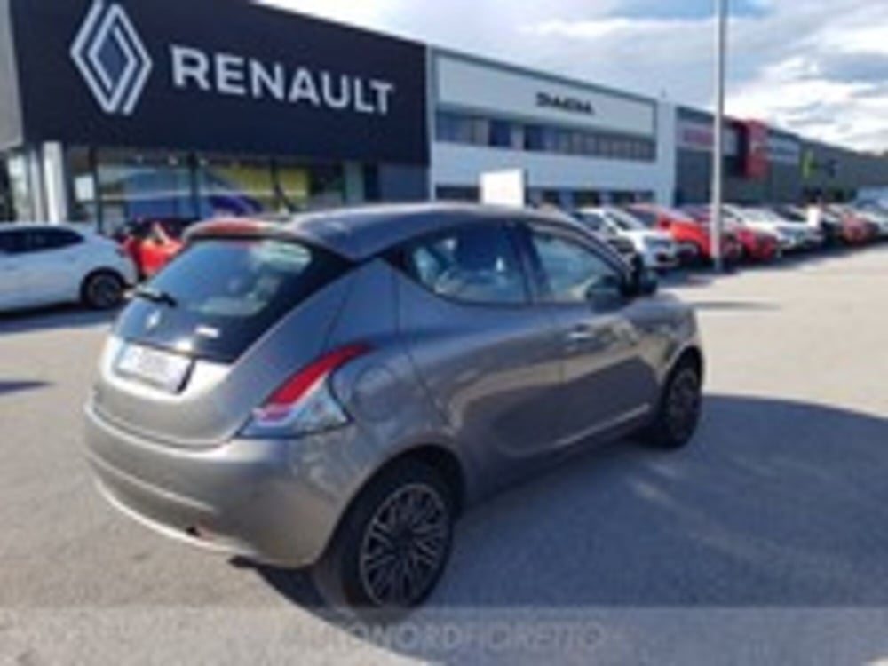 Lancia Ypsilon usata a Pordenone (5)