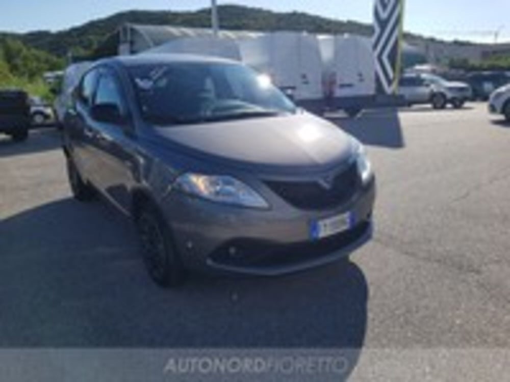 Lancia Ypsilon usata a Pordenone (7)