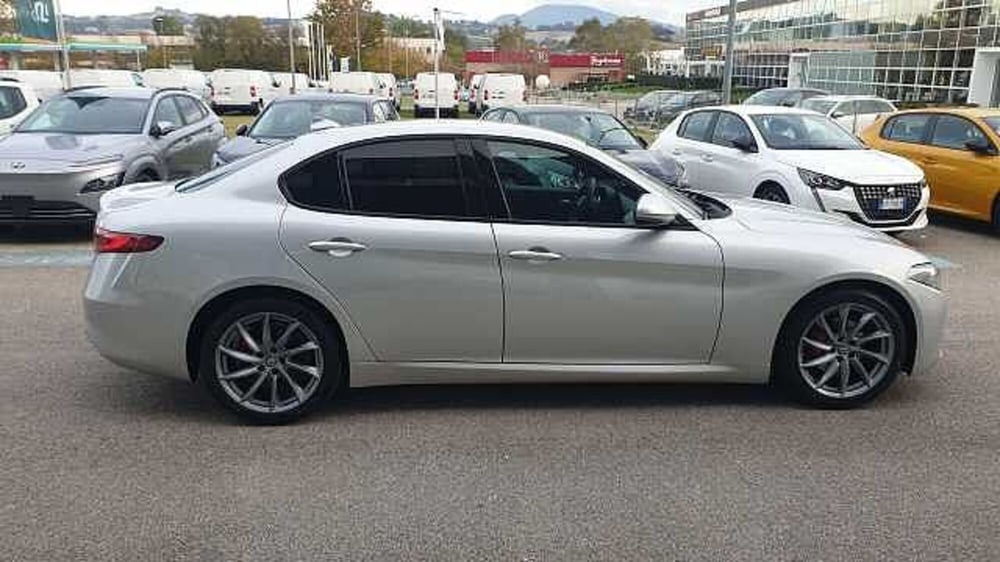 Alfa Romeo Giulia usata a Ancona (4)