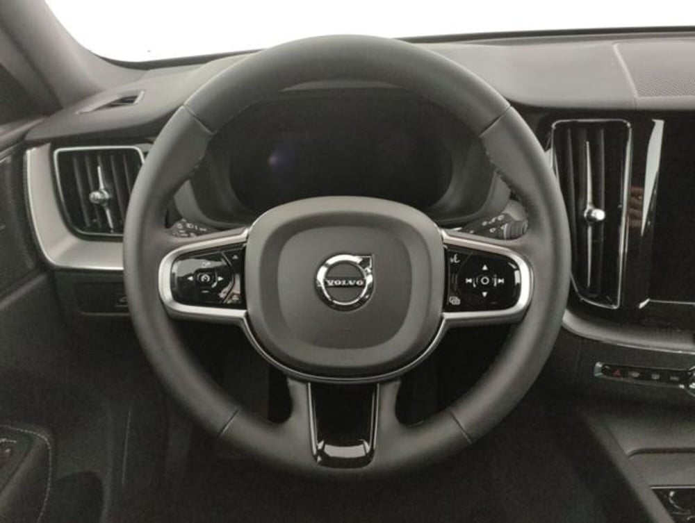 Volvo XC60 nuova a Modena (12)