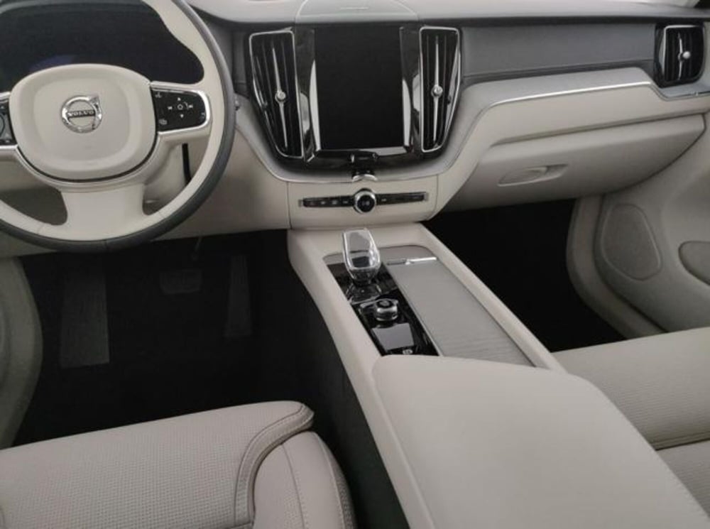 Volvo XC60 nuova a Modena (13)