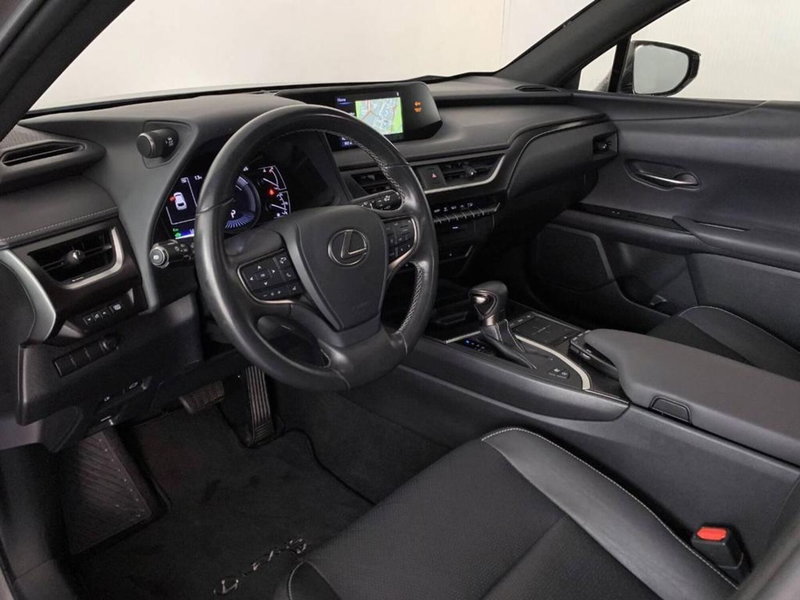 Lexus UX usata a Torino (12)