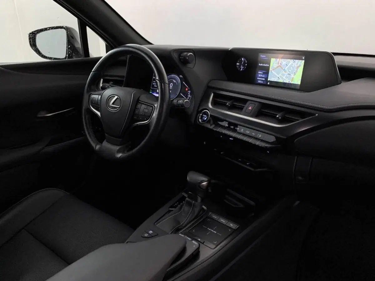 Lexus UX usata a Torino (10)