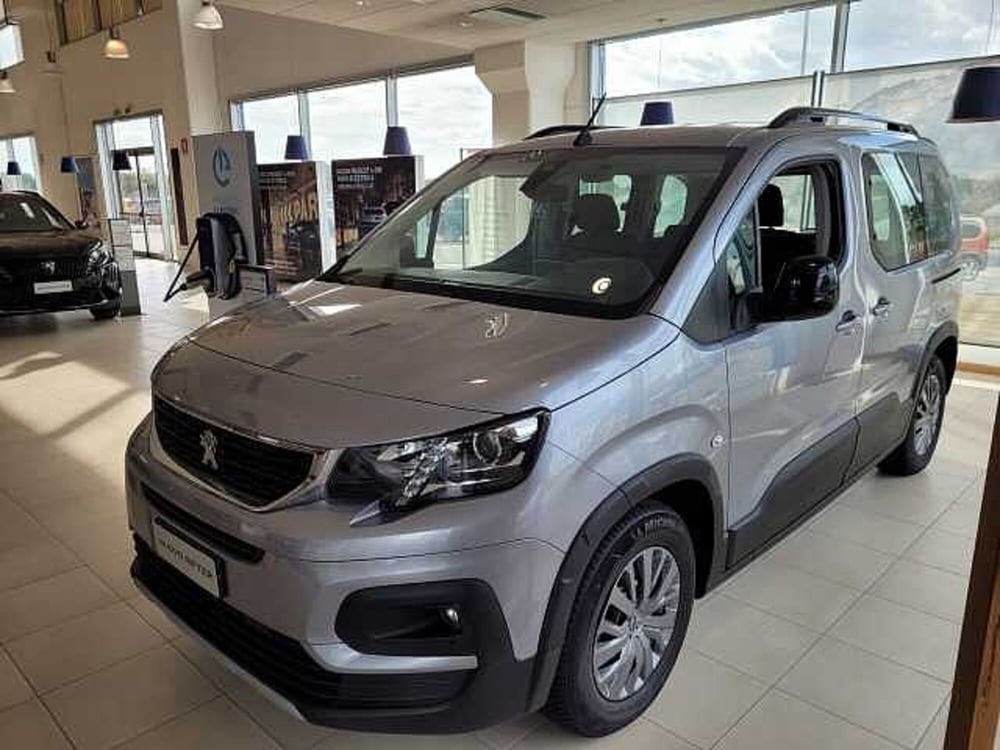 Peugeot e-Rifter nuova a Cagliari (2)