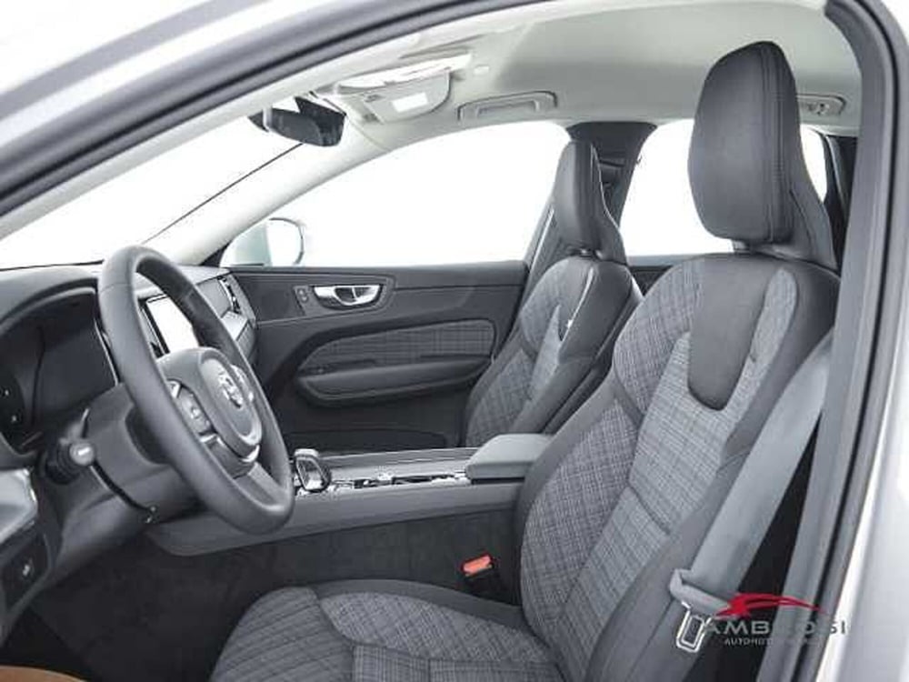 Volvo XC40 nuova a Viterbo (9)