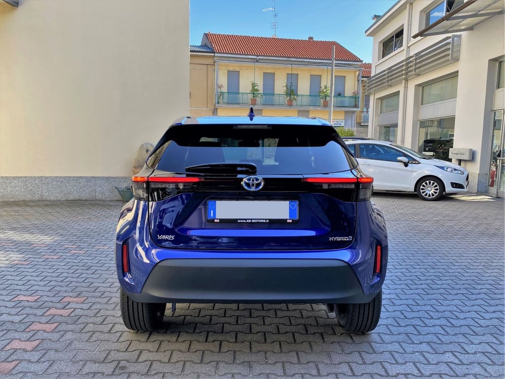 Toyota Yaris Cross nuova a Varese (5)