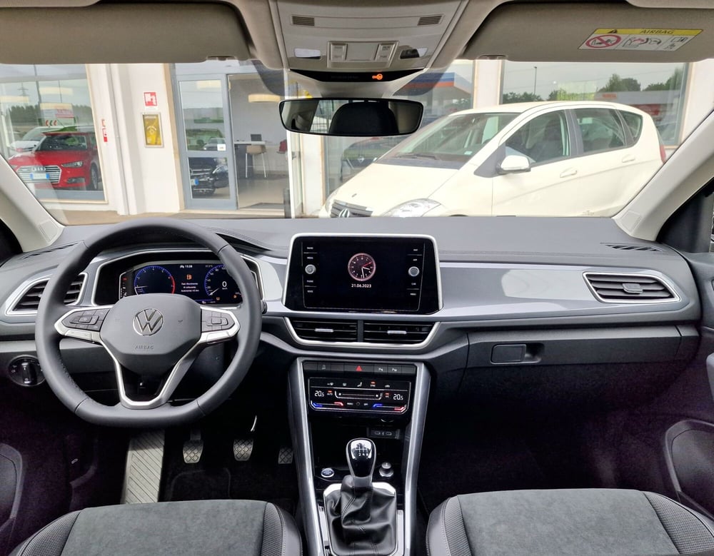 Volkswagen T-Roc nuova a Varese (12)