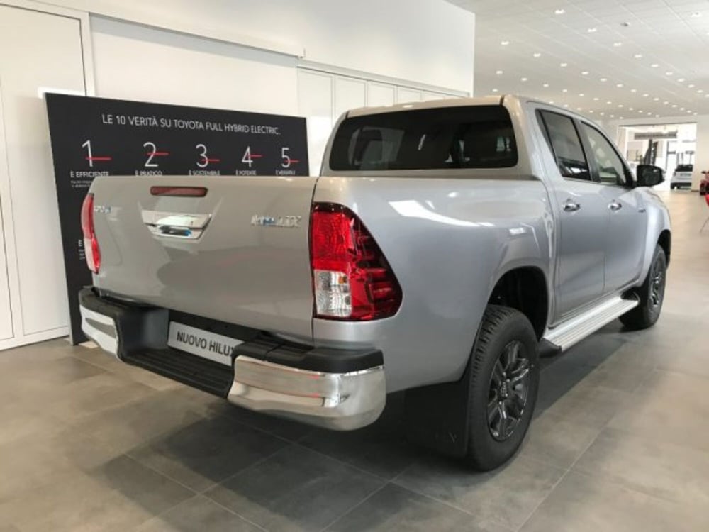 Toyota Hilux nuova a Cuneo (2)