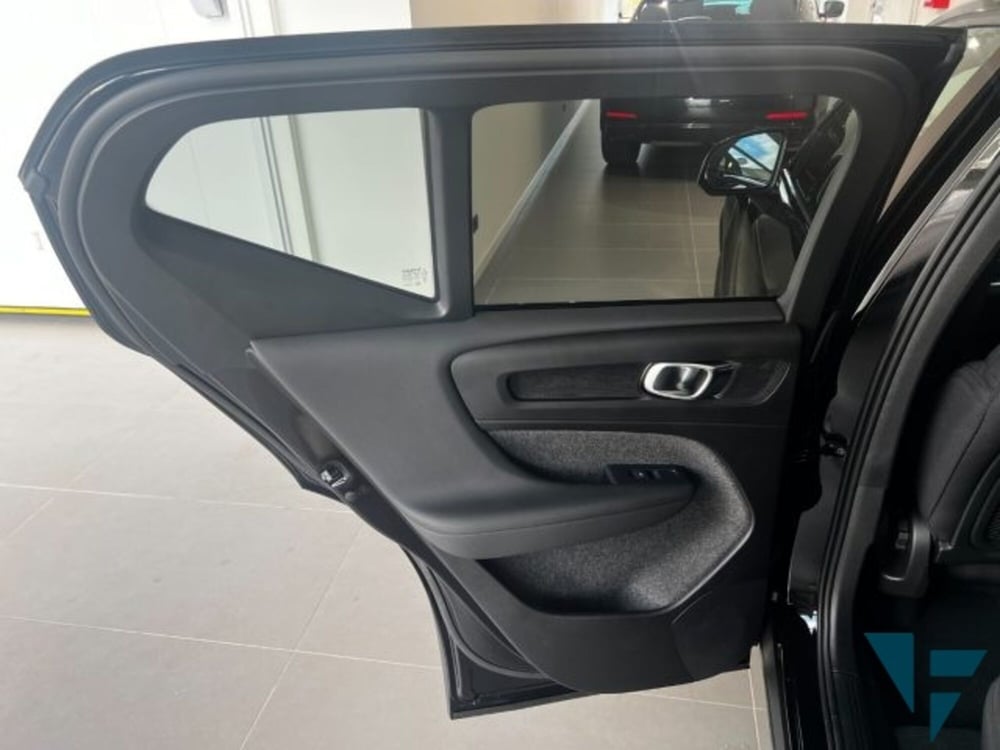 Volvo XC40 nuova a Udine (15)