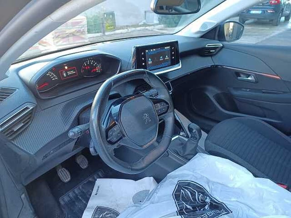 Peugeot 208 nuova a Lecce (16)