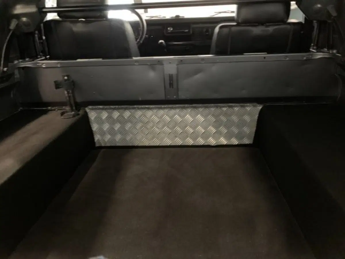 Land Rover Defender usata a Livorno (17)