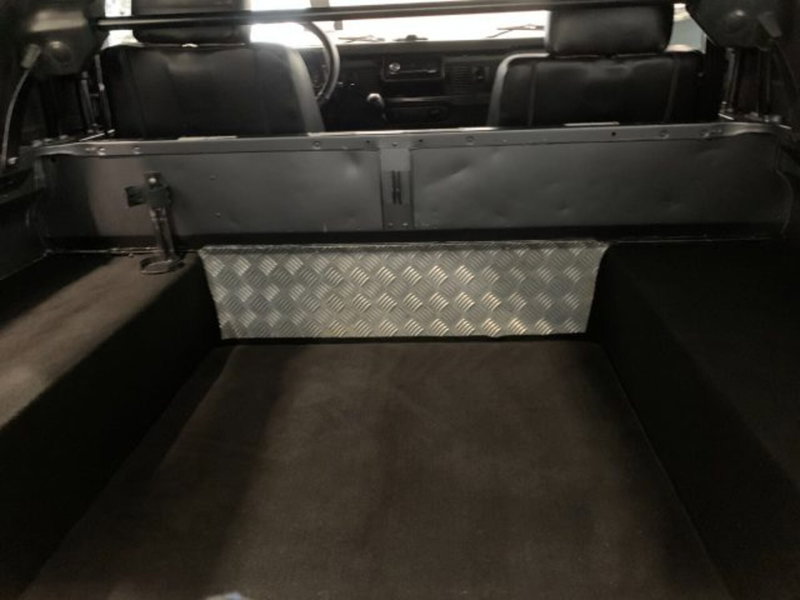Land Rover Defender usata a Livorno (17)