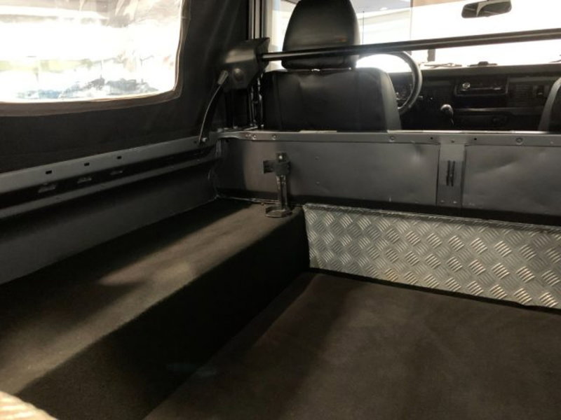 Land Rover Defender usata a Livorno (18)