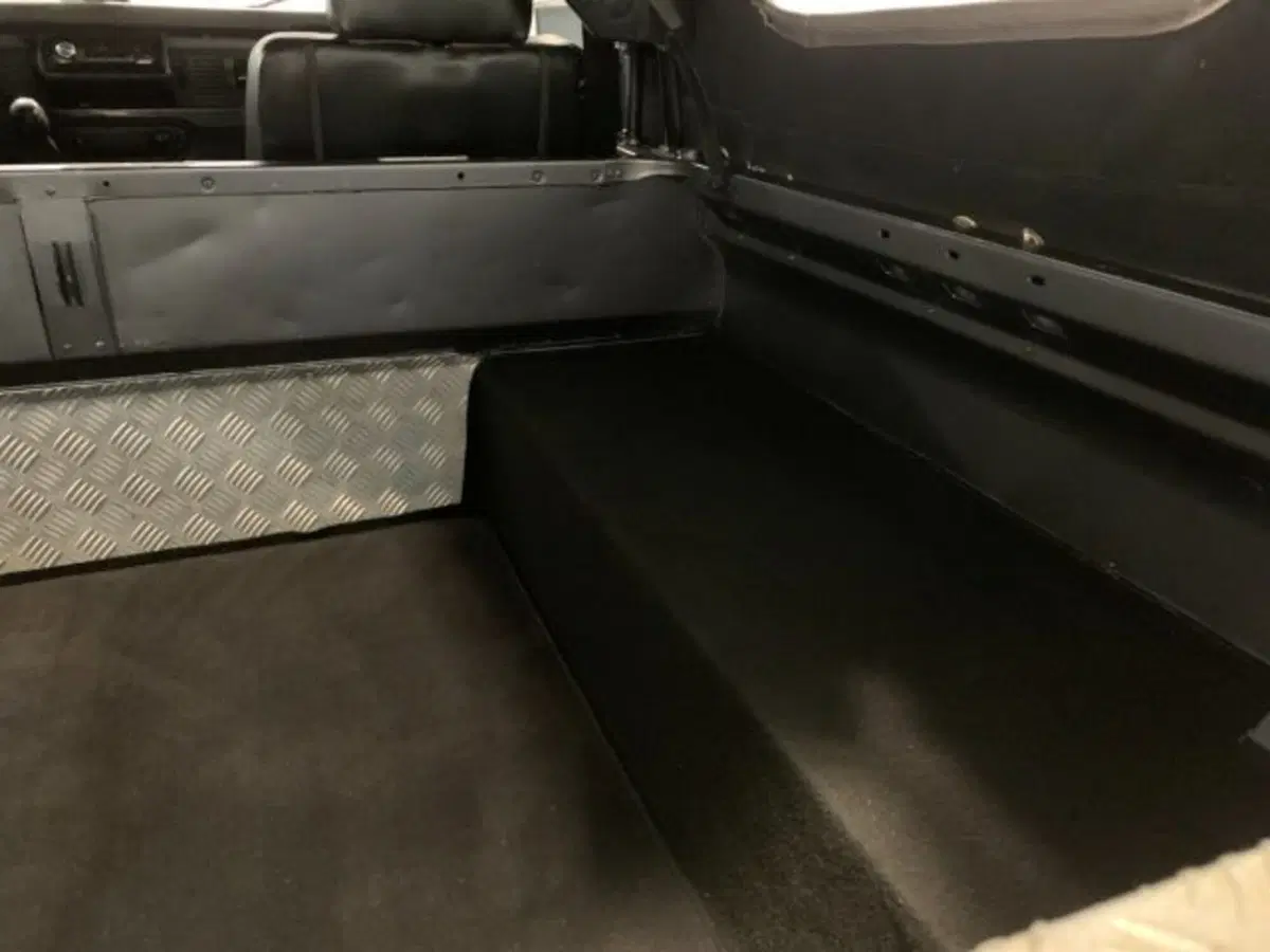 Land Rover Defender usata a Livorno (19)