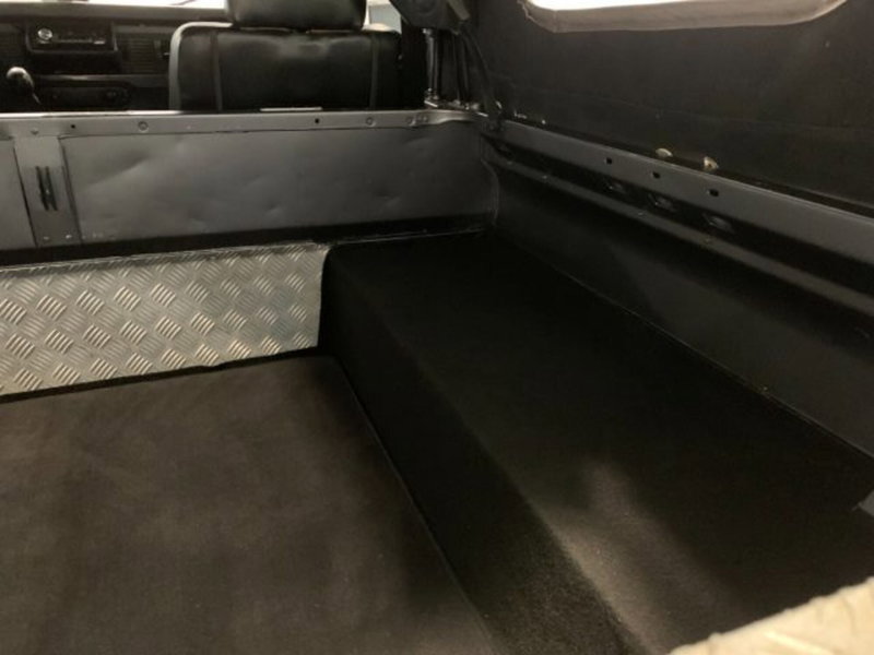 Land Rover Defender usata a Livorno (19)