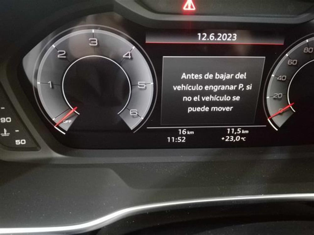 Audi Q3 Sportback nuova a Salerno (12)