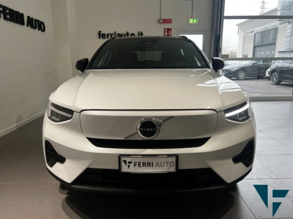 Volvo XC40 nuova a Udine (2)