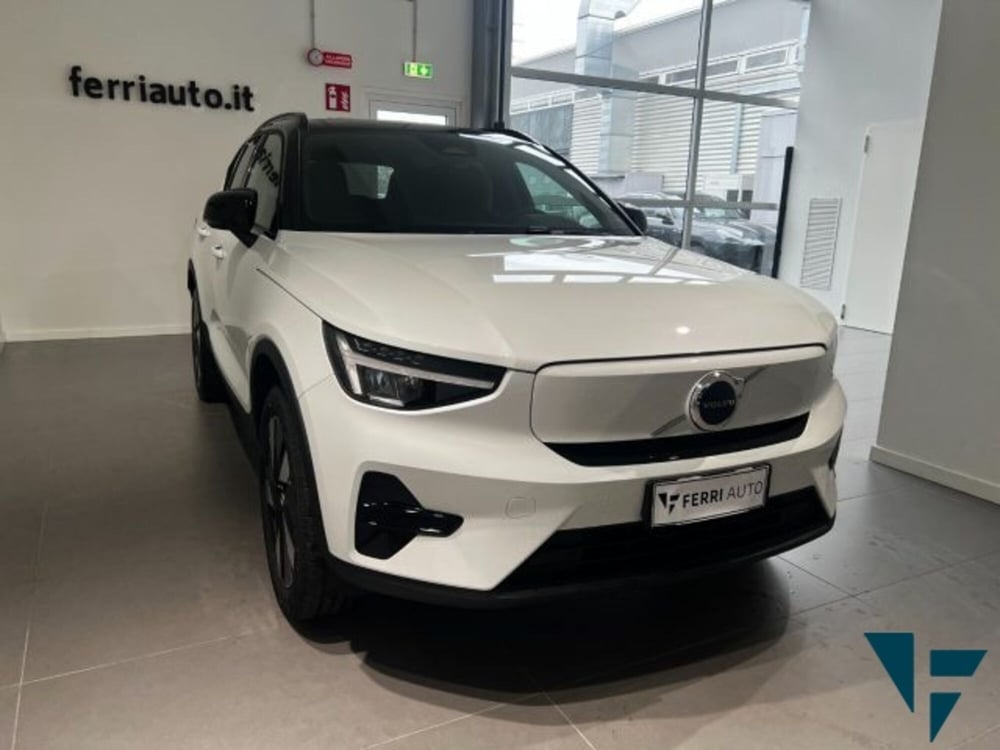 Volvo XC40 nuova a Udine (3)