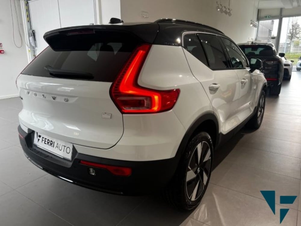 Volvo XC40 nuova a Udine (4)