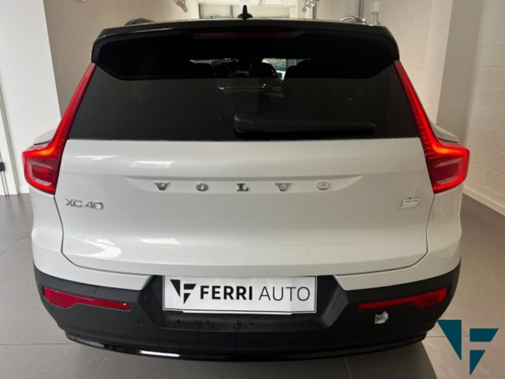 Volvo XC40 nuova a Udine (5)