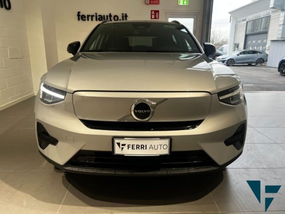 Volvo XC40 nuova a Udine (2)