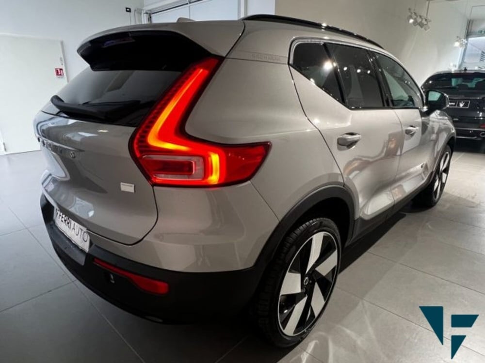 Volvo XC40 nuova a Udine (4)