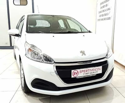 Peugeot 208 75 5 porte Van Active del 2017 usata a Maglie