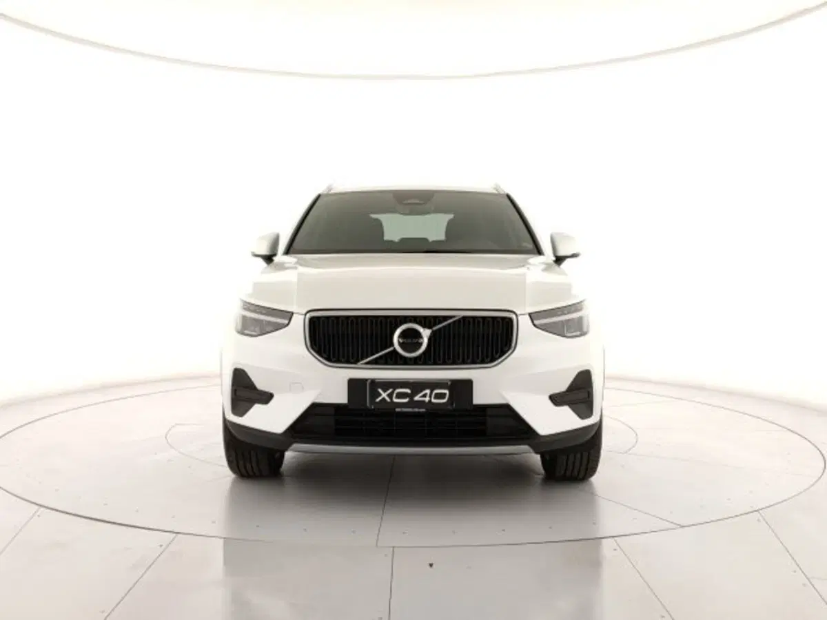 Volvo XC40 nuova a Modena (7)