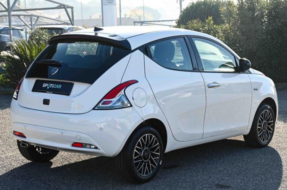 Lancia Ypsilon nuova a Torino (5)