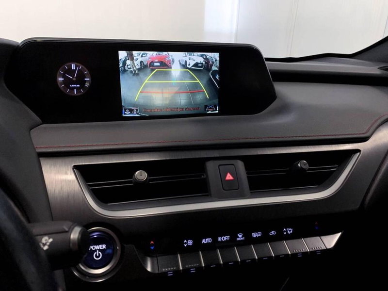 Lexus UX usata a Torino (8)