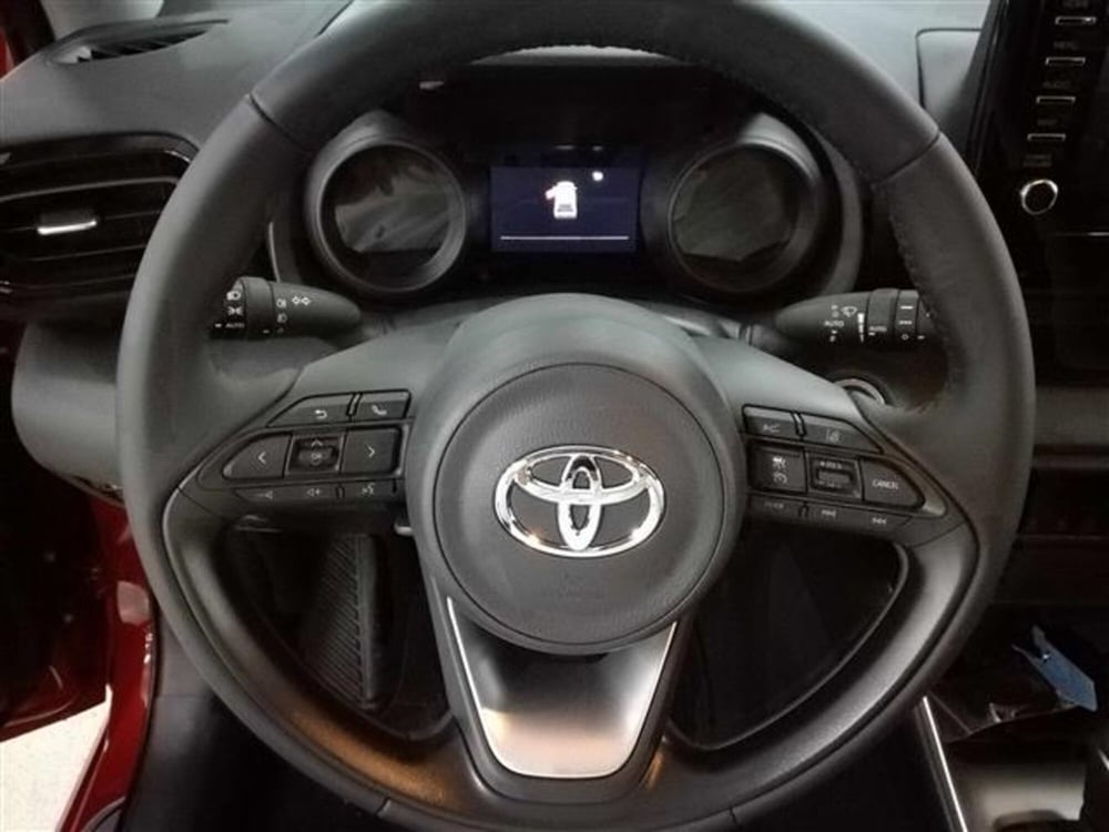 Toyota Yaris Cross nuova a Salerno (13)