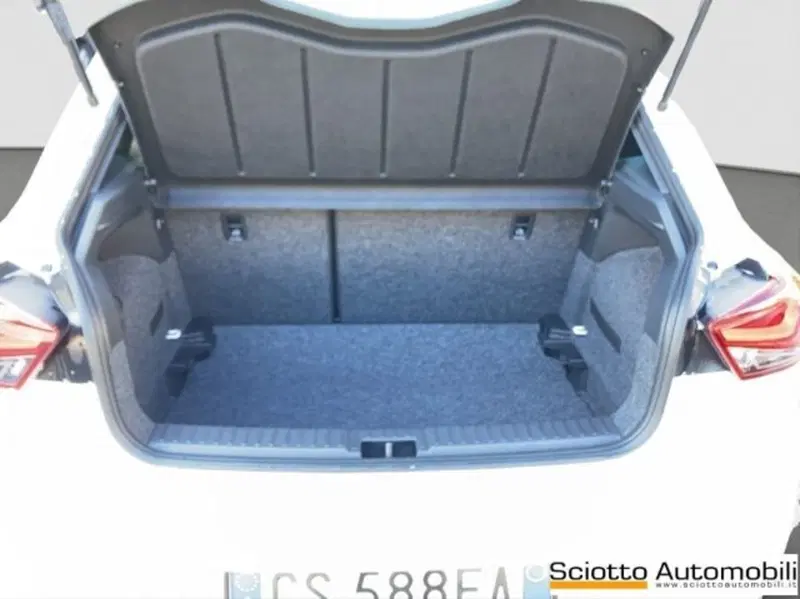 SEAT Ibiza nuova a Messina (17)