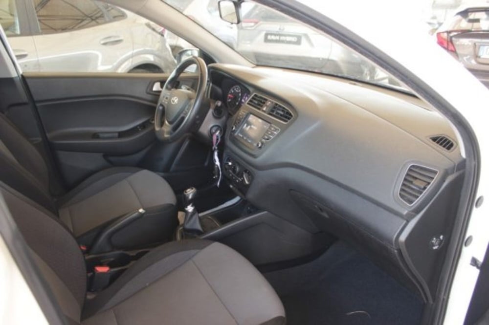 Hyundai i20 usata a Roma (8)