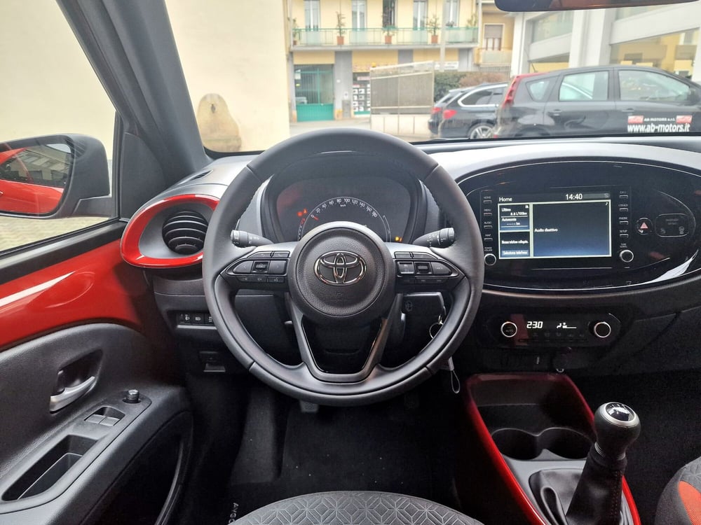 Toyota Aygo X nuova a Varese (11)