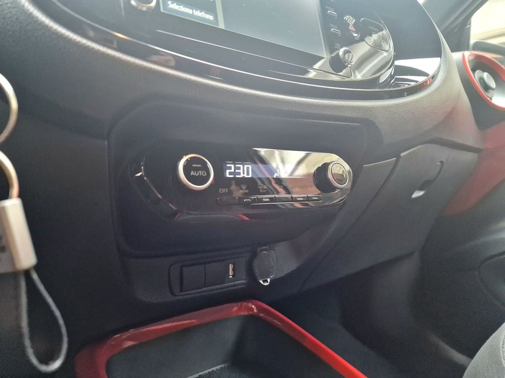 Toyota Aygo X nuova a Varese (15)