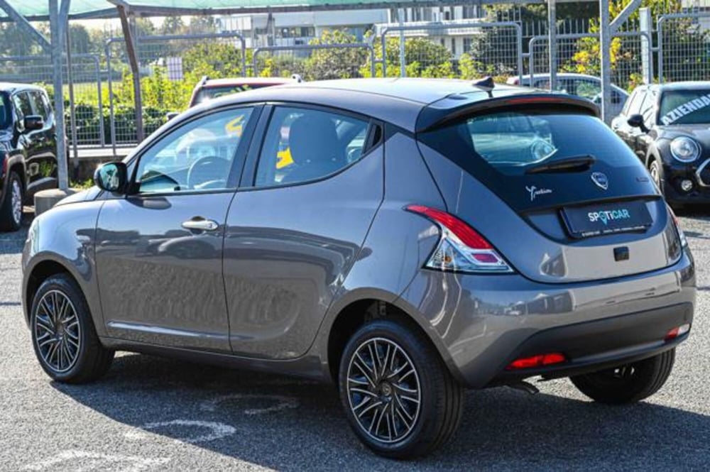 Lancia Ypsilon nuova a Torino (7)