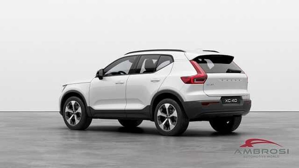 Volvo XC40 nuova a Viterbo (2)