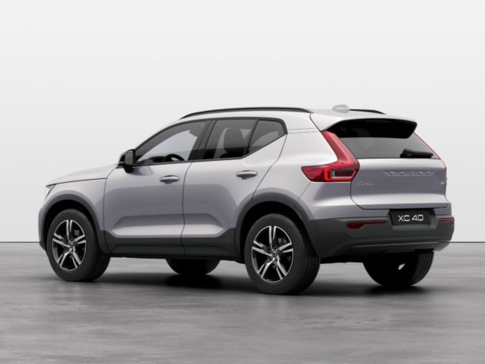 Volvo XC40 nuova a Modena (4)