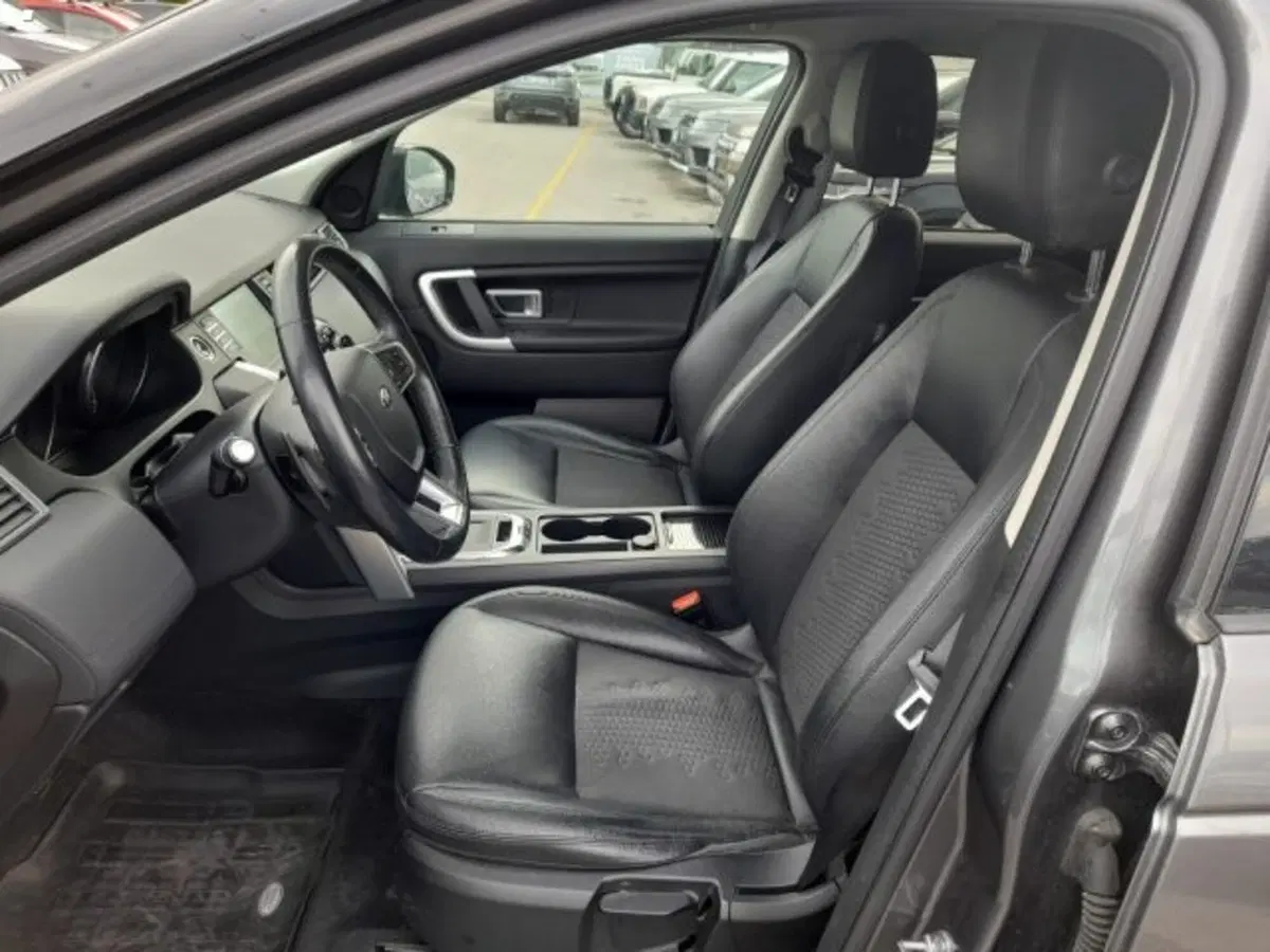 Land Rover Discovery Sport usata a Lucca (9)