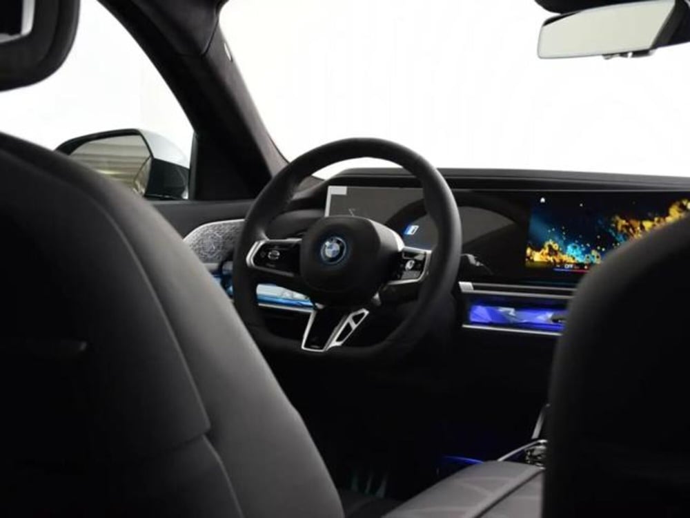 BMW i7 nuova a Modena (16)