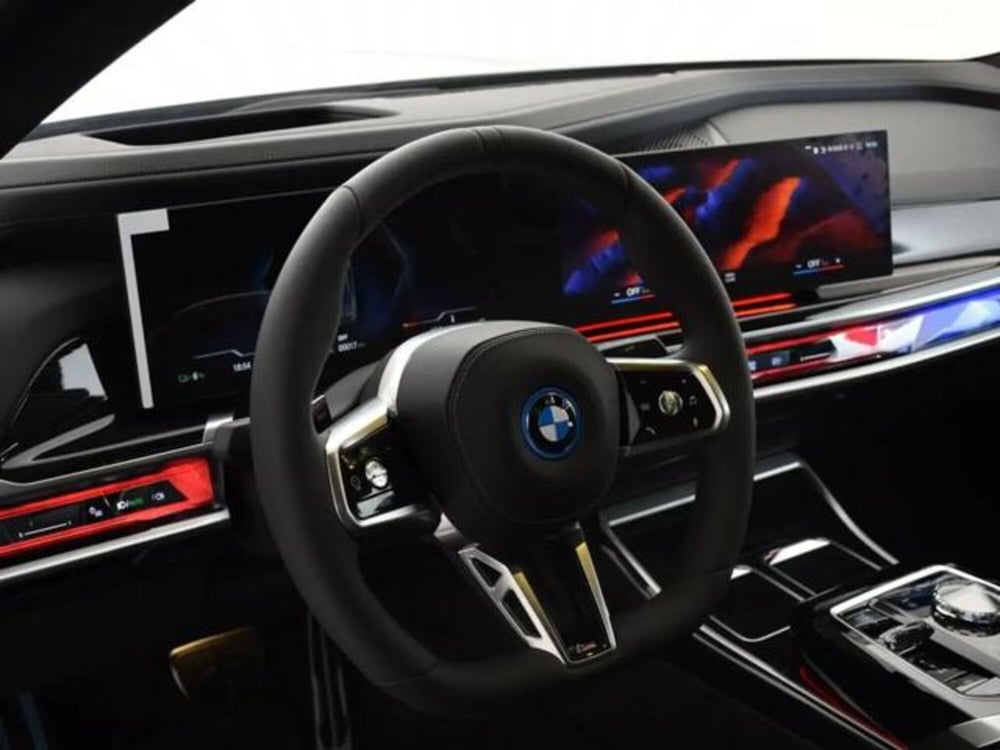 BMW i7 nuova a Modena (8)