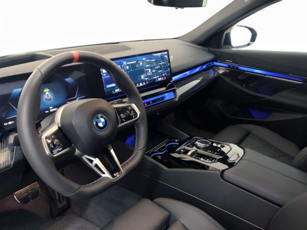 BMW i5 Touring nuova a Modena (7)