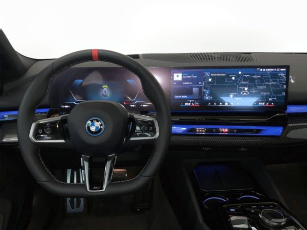 BMW i5 Touring nuova a Modena (8)