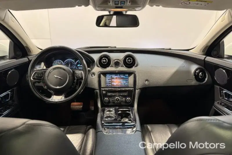 Jaguar XJ usata a Venezia (8)