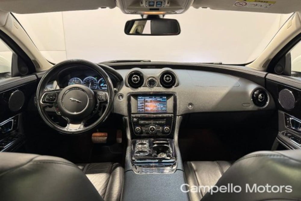 Jaguar XJ usata a Venezia (8)