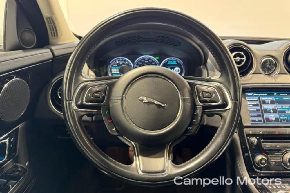 Jaguar XJ usata a Venezia (9)
