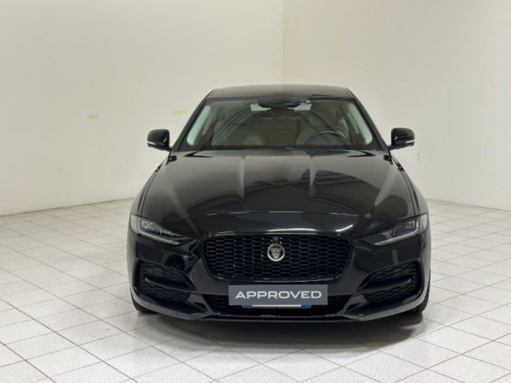 Jaguar XE usata a Novara (8)